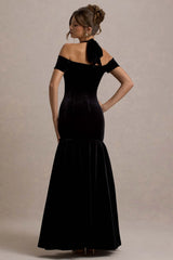 Nominee | Black Velvet Halter-Neck Maxi Dress