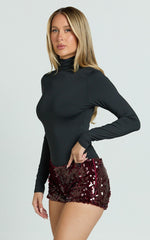 Jhaya Shorts - Sequin Mini Short in Wine