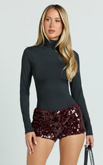 Jhaya Shorts - Sequin Mini Short in Wine